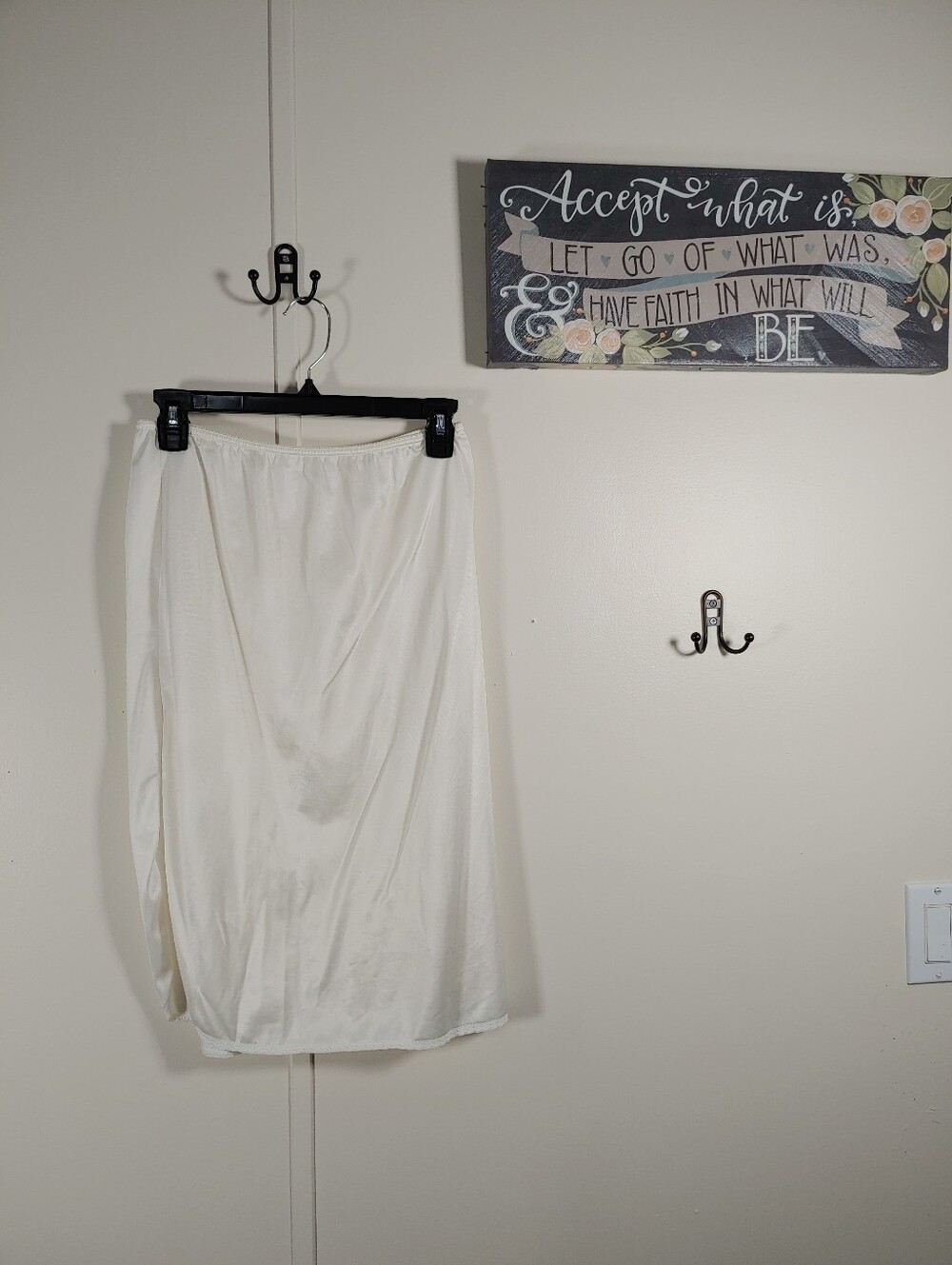 Legg's Medium White Half Slip